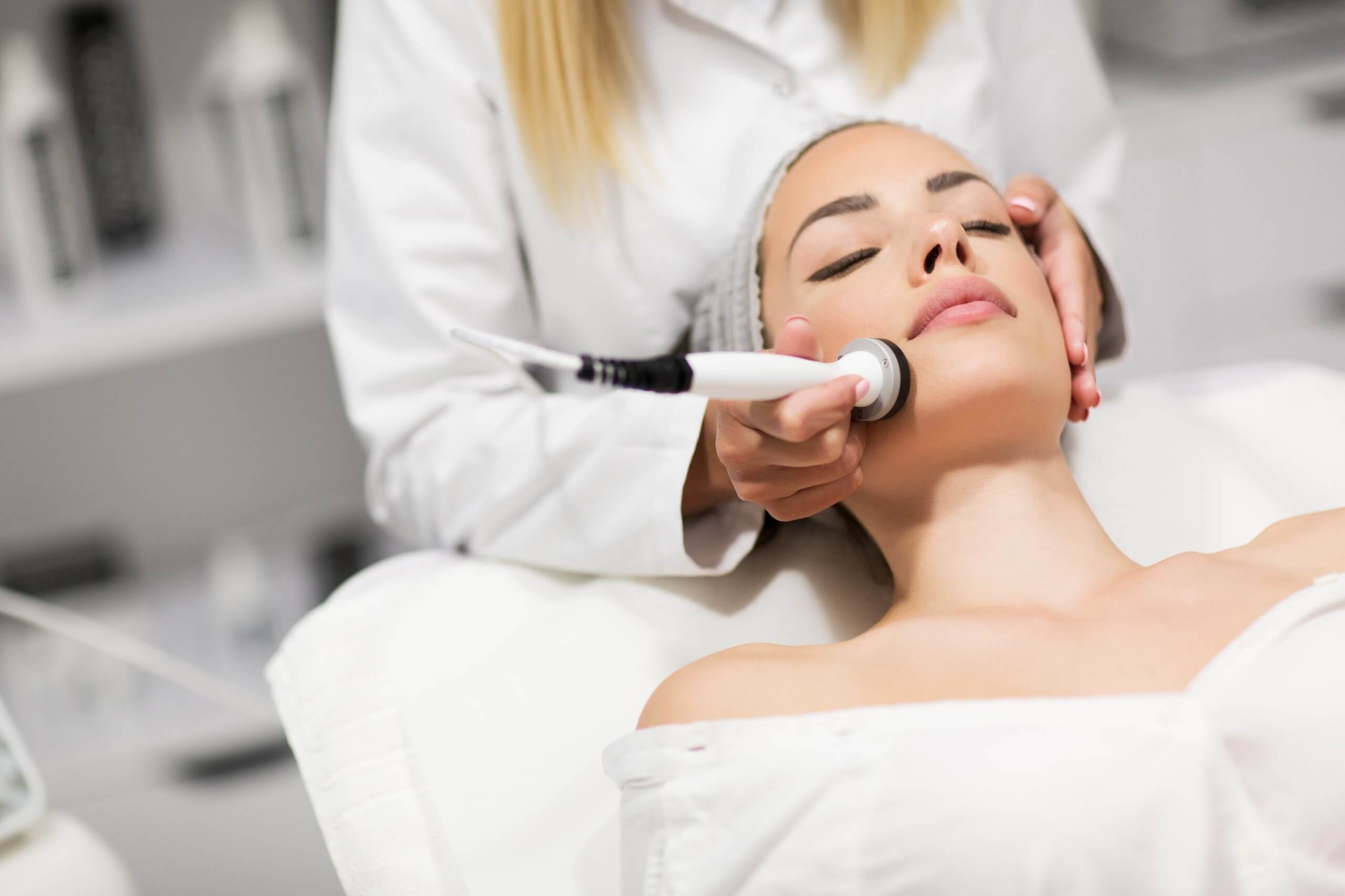 laser skin rejuvenation training on real clients
