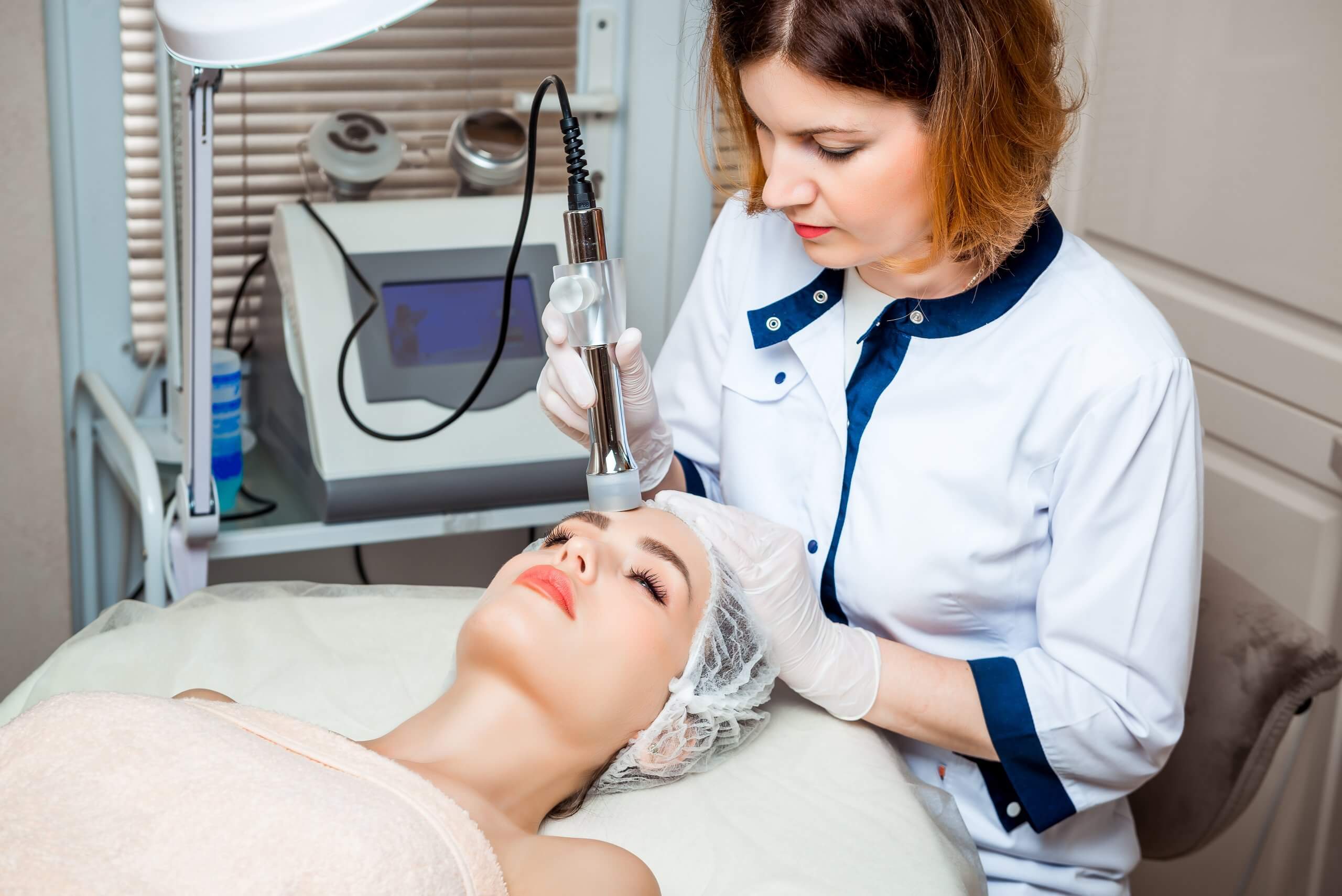 cosmetic laser technician schools in Chicago teach you to perform cosmetic laser treatments
